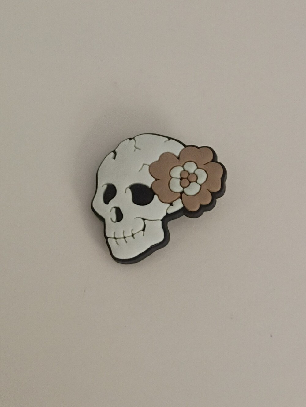 10 for $10 Jibbitz Croc Charm - Skeleton Skull Flower Over Ear - Tan & White